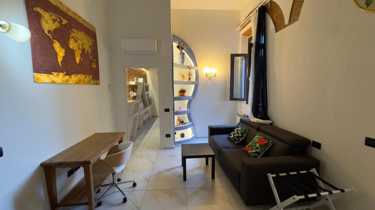 Suite Stylish & Cozy Apartment In The Heart Of Флоренція Екстер'єр фото