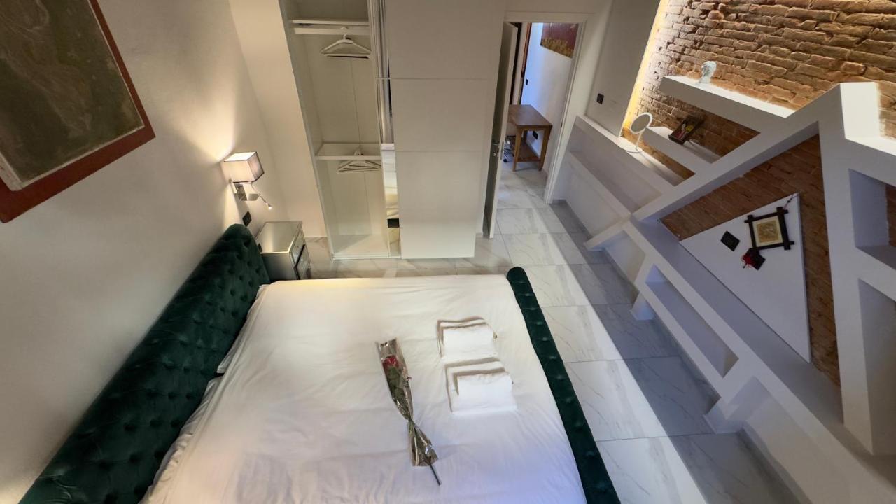 Suite Stylish & Cozy Apartment In The Heart Of Флоренція Екстер'єр фото